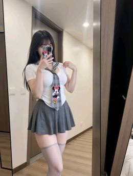 江宁173cm颜值系白皙女孩