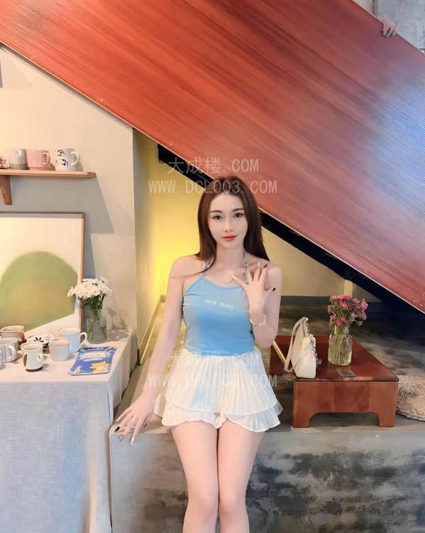 南山翘臀霜霜
