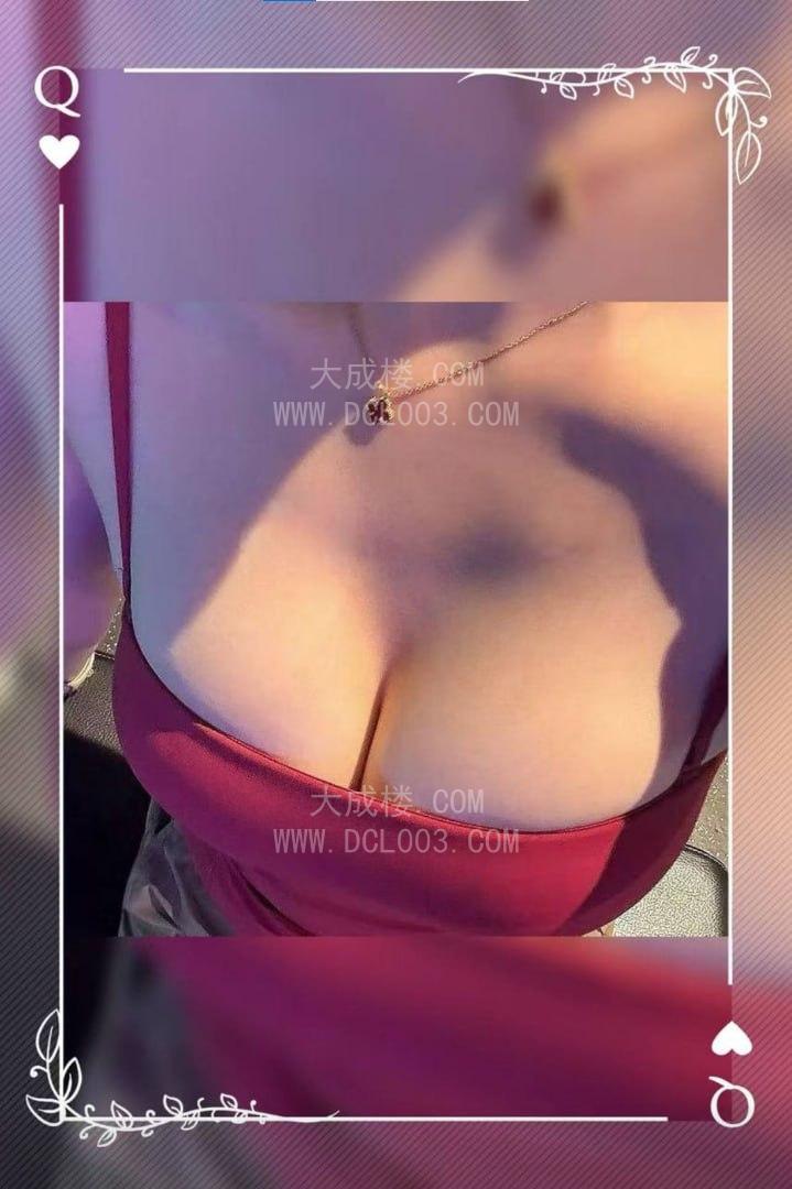 南昌后入翘臀大奶小英