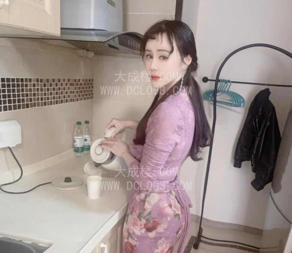 重庆皮肤白皙翘臀姐姐